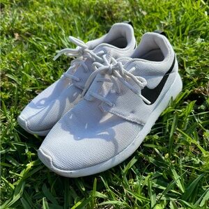 Women’s Nike Shoes, 7.5